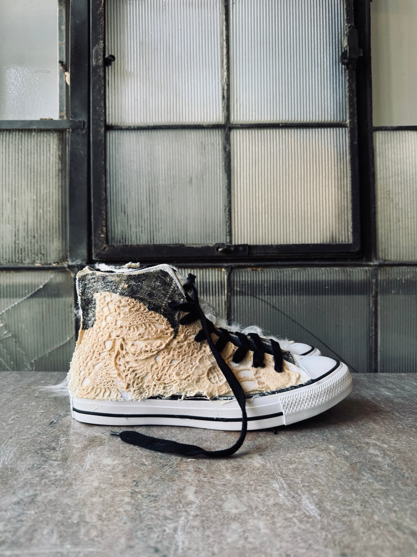 Latex Gym Shoe (high-top w/fur)