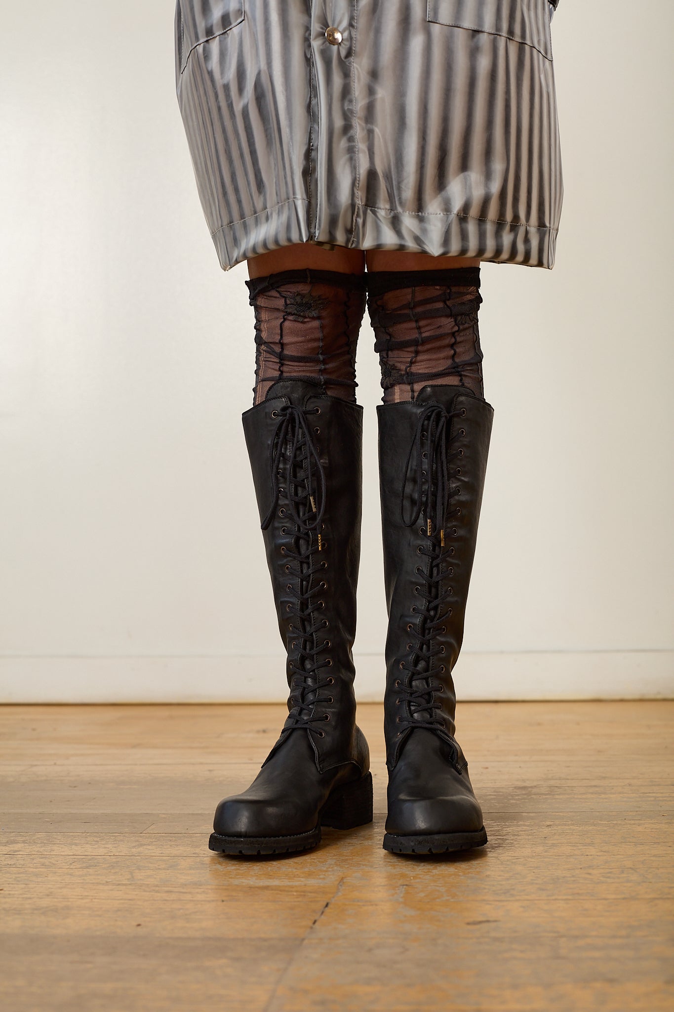 NV10ZV Lace Front Boots