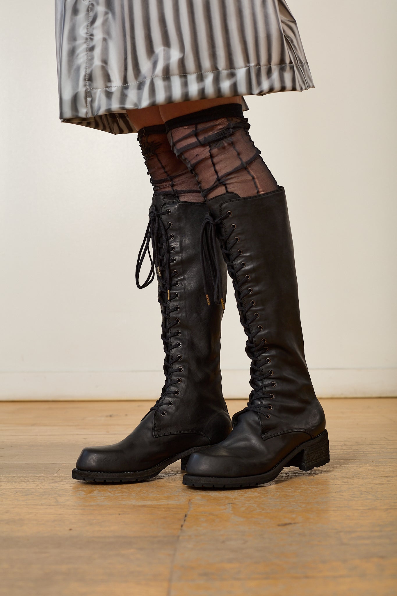 NV10ZV Lace Front Boots