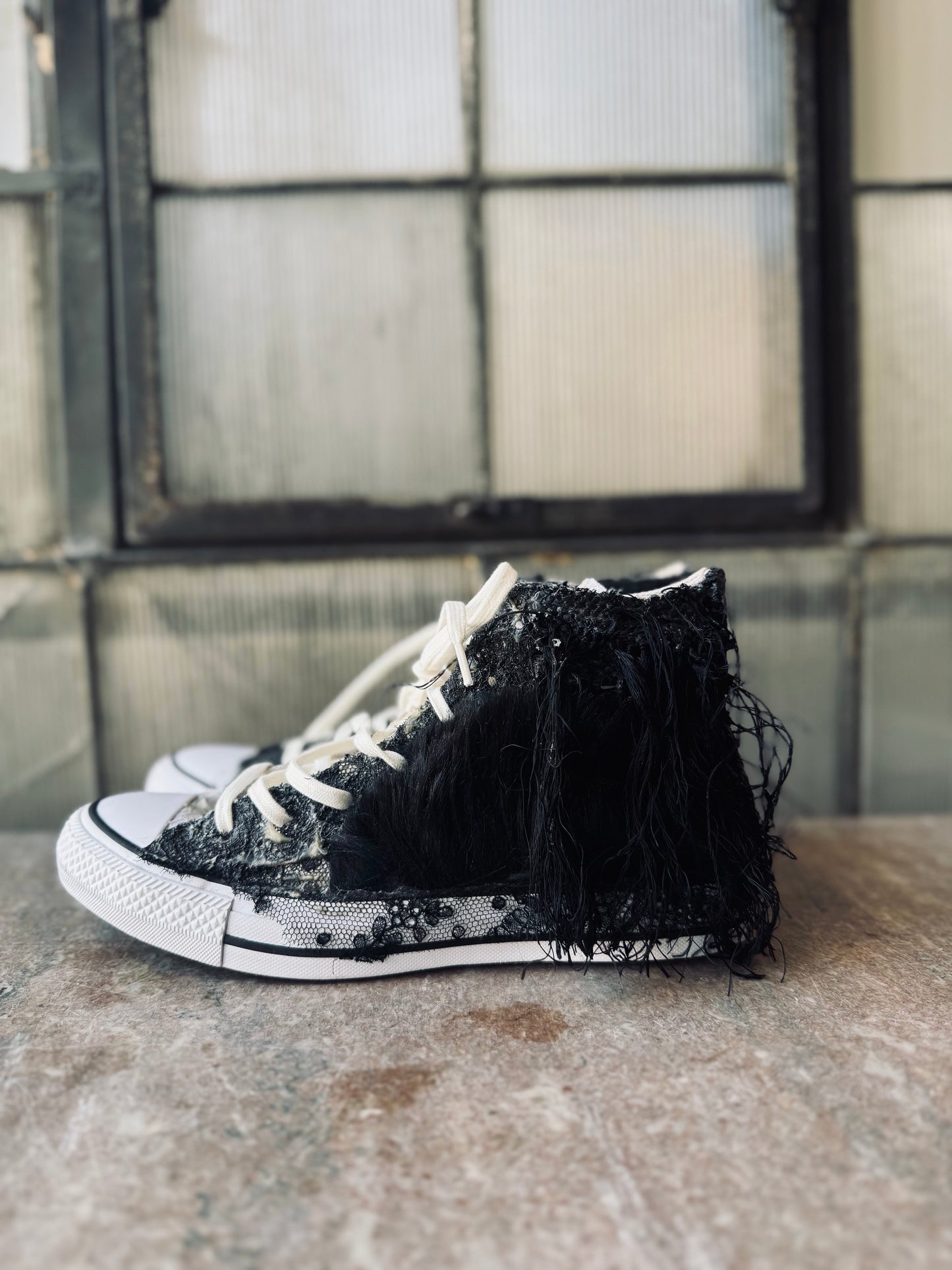Latex Gym Shoe (high-top w/fur)